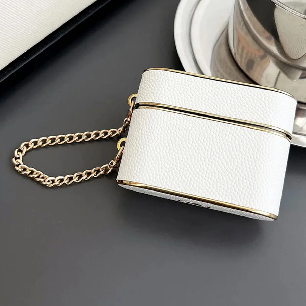 Шкіряний футляр Suitcase для навушників AirPods 3 White