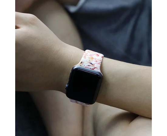 Силиконовый ремешок с рисунком&nbsp;для Apple watch 38mm / 40mm Белый / Розовые цветы