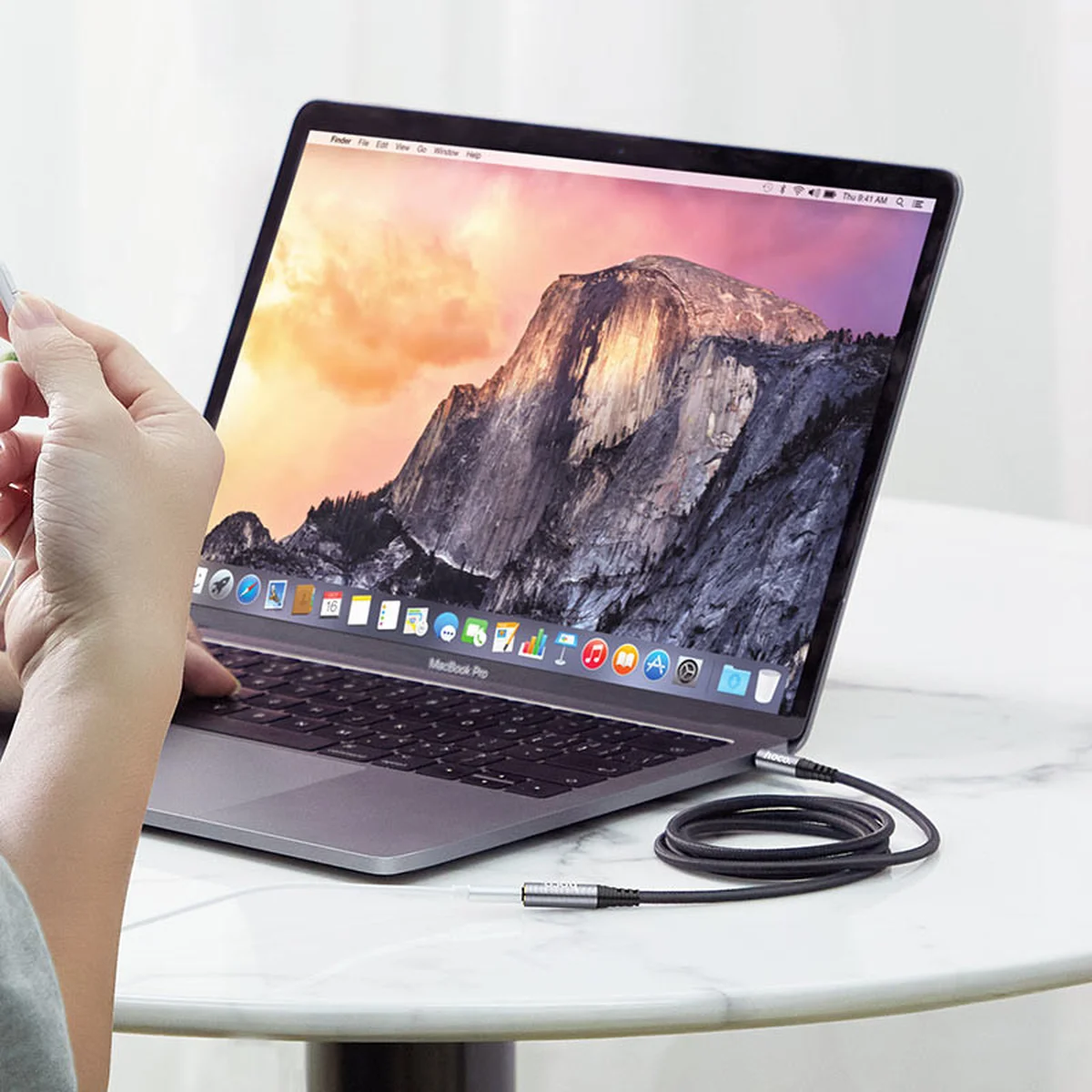 Аудіо кабель Aux Hoco UPA20 (2m)