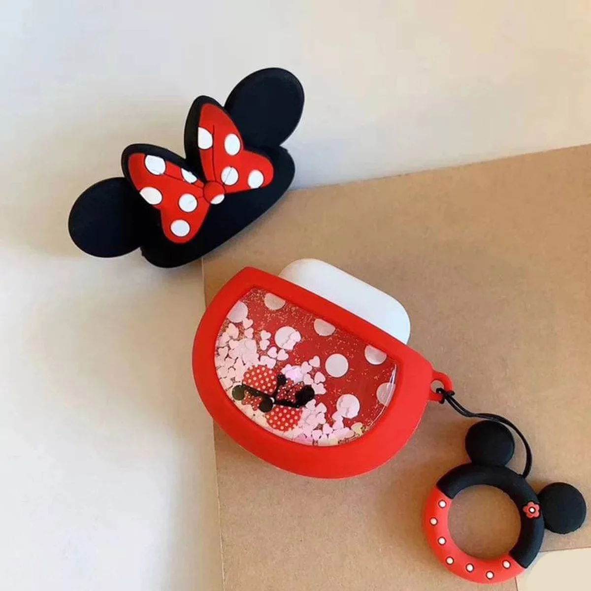 Силиконовый футляр Disney series with Sparckles & Water для наушников AirPods 1/2 + кольцо Минни Маус/Красный