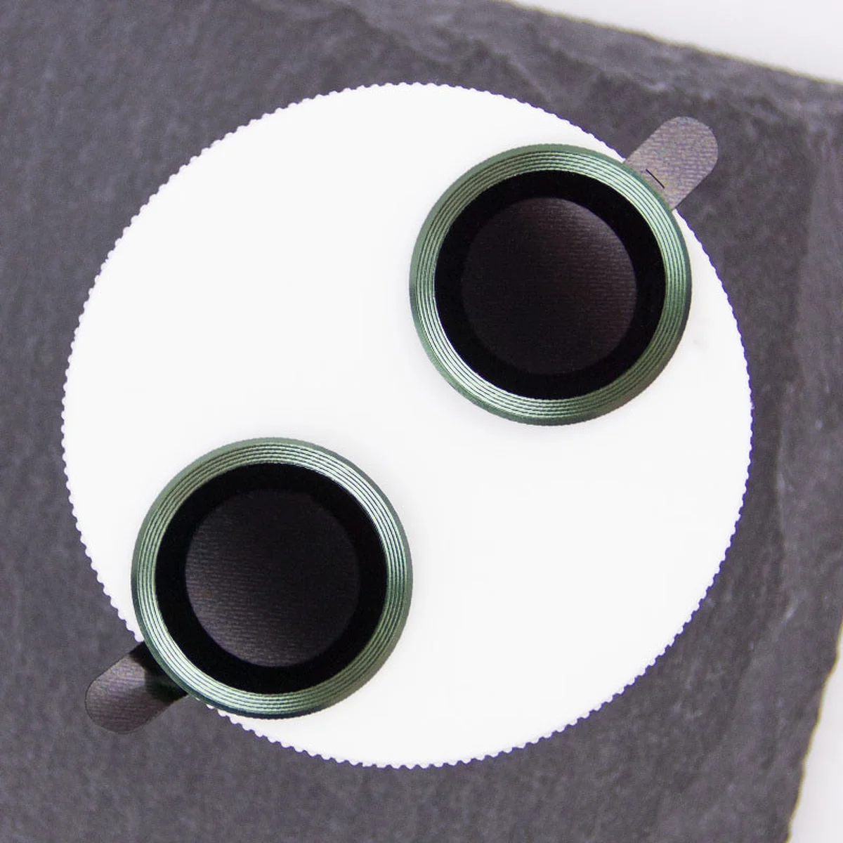 Защитное стекло Metal Classic на камеру (в упак.) для Apple iPhone 15 (6.1") / 15 Plus (6.7") Зеленый / Dark green