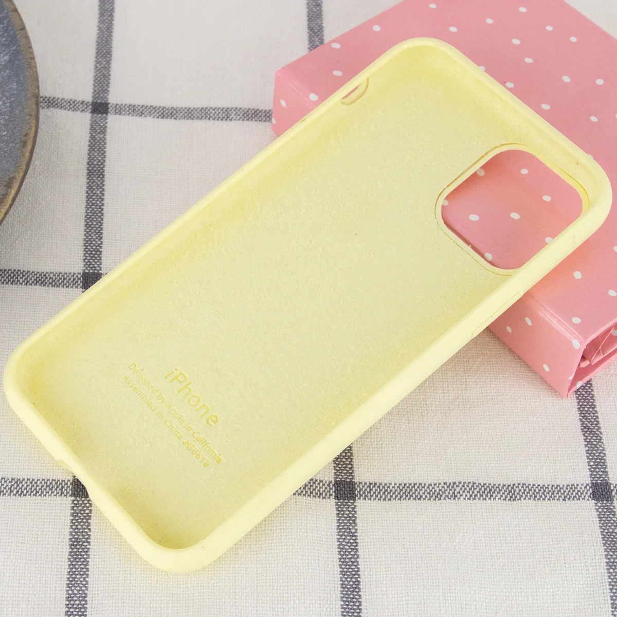 Чехол Silicone case (A) (с закрытым низом) для Apple iPhone 11 Pro Max (6.5") Желтый / Mellow Yellow