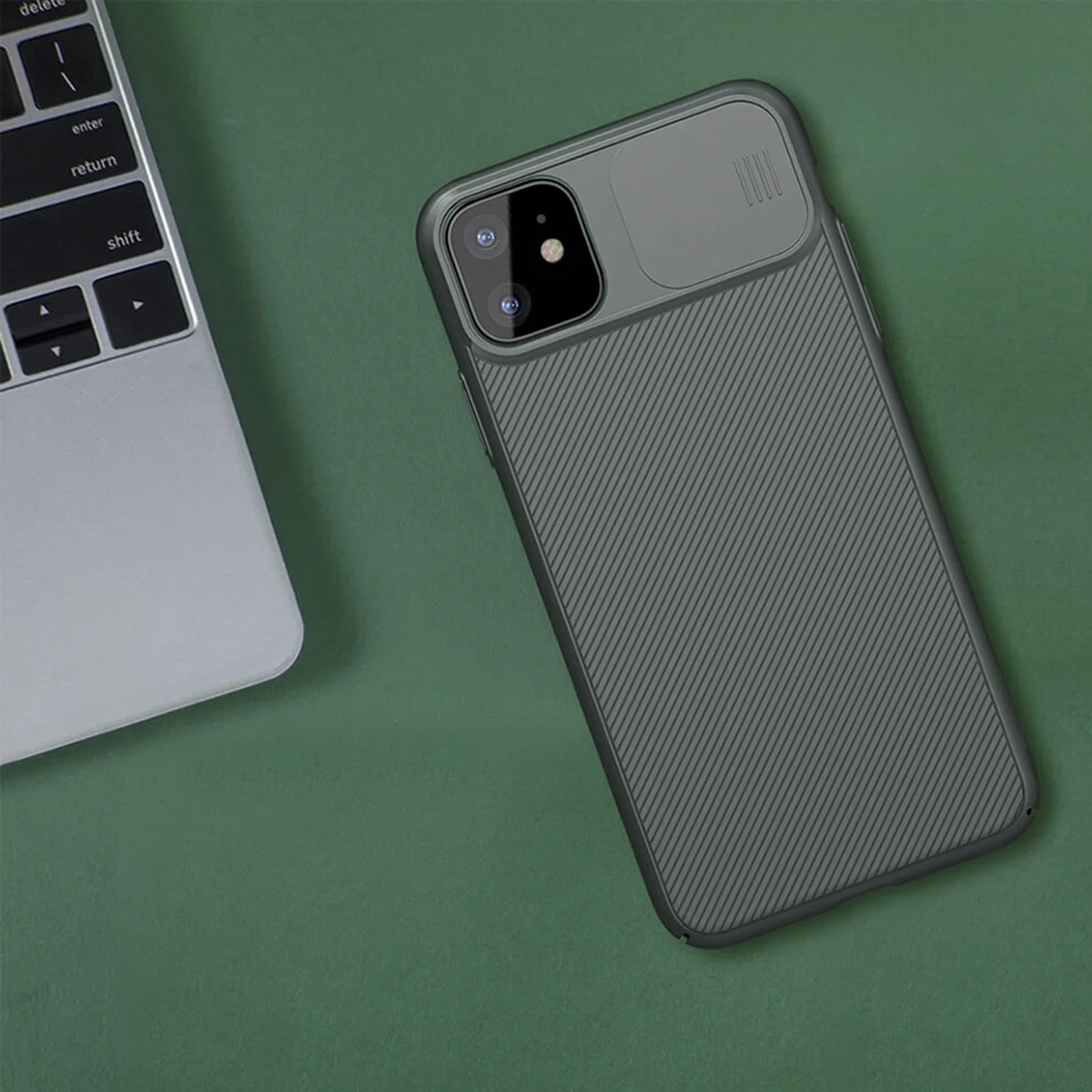 Карбонова накладка Nillkin Camshield (шторка на камеру) для Apple iPhone 11 (6.1 ") Зелений / Dark Green