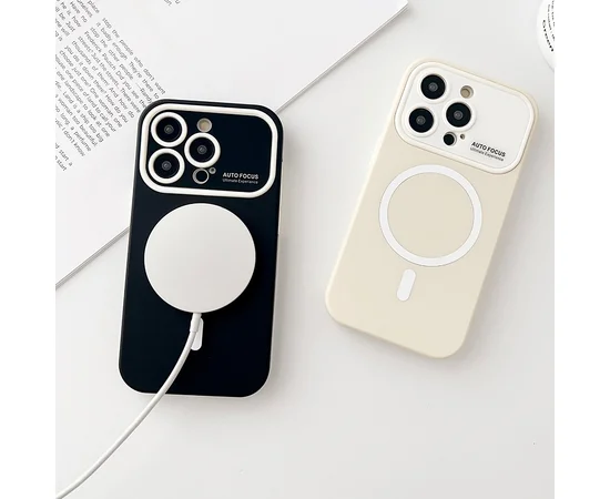 Противоударный чехол "Matte Larg" Case with MagSafe для Apple iPhone 15 Pro Max Черный