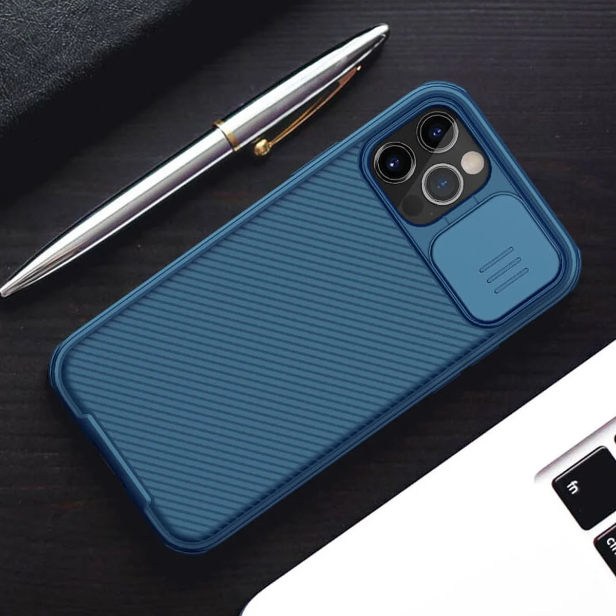 Карбоновая накладка Nillkin CamShield Pro Magnetic для Apple iPhone 12 Pro / 12 (6.1") Синий