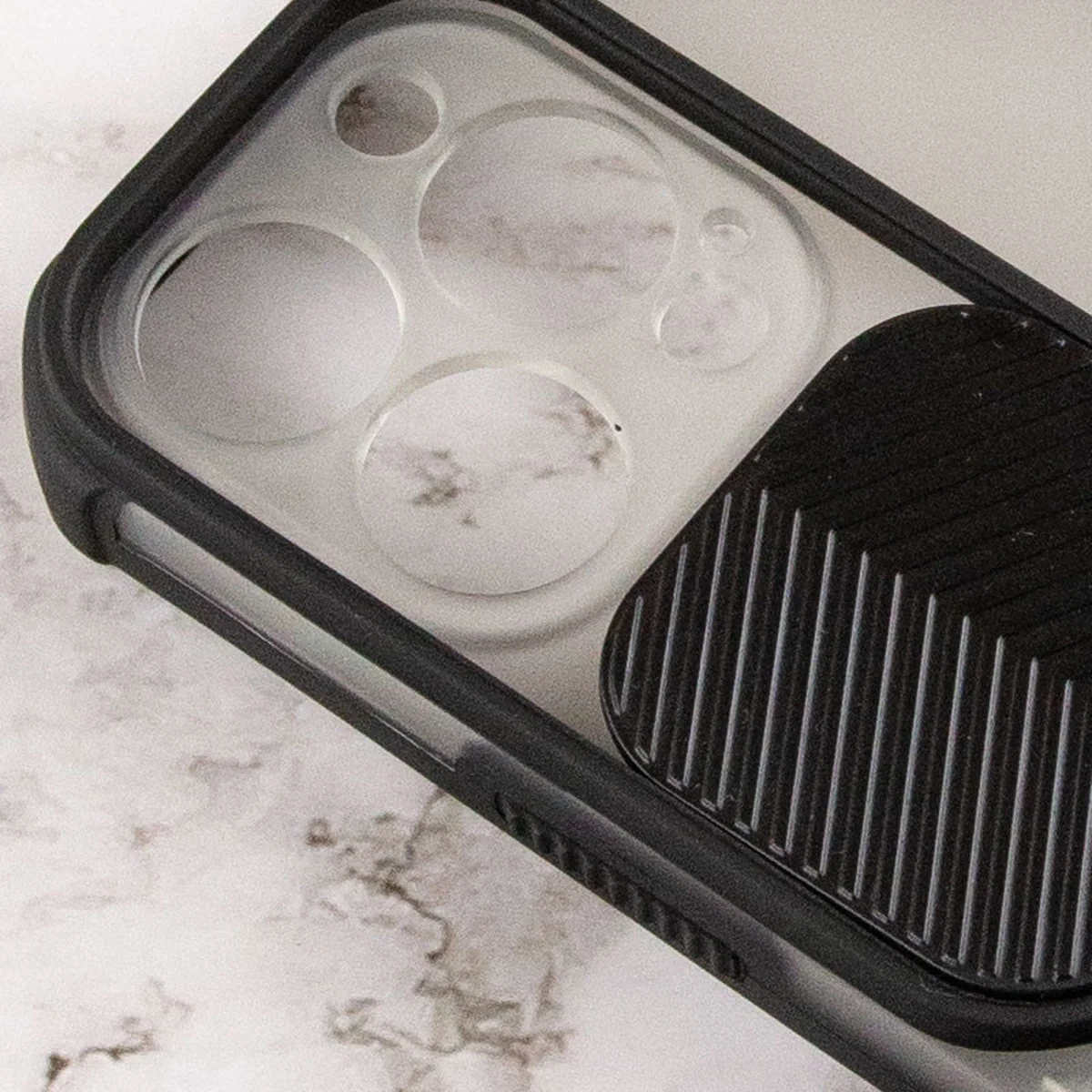 Чохол Camshield matte Ease TPU зі шторкою для Apple iPhone 13 Pro (6.1") Чорний