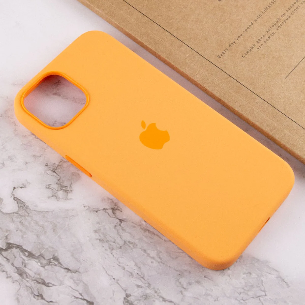 Чехол Silicone case (AAA) full with Magsafe and Animation для Apple iPhone 13 (6.1") Оранжевый / Marigold