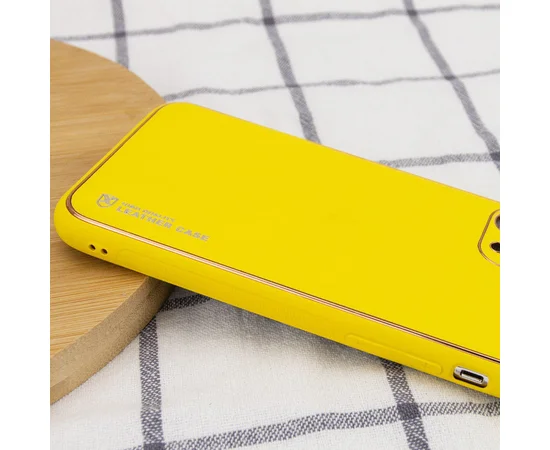 Кожаный чехол Xshield для Apple iPhone 13 (6.1") Желтый / Yellow