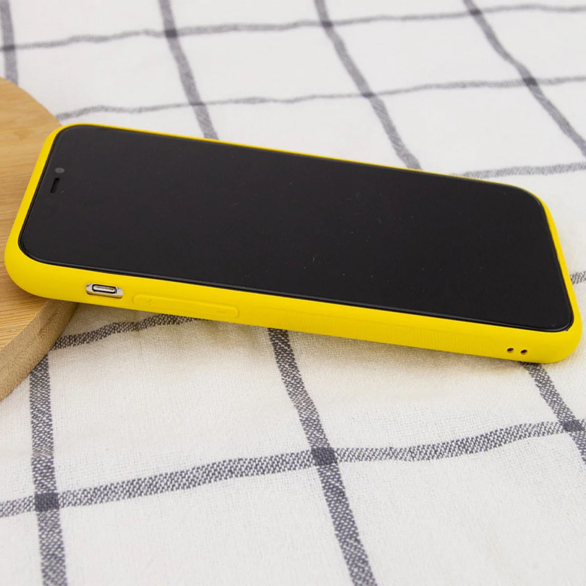 Шкіряний чохол Xshield для Apple iPhone 13 (6.1") Жовтий / Yellow