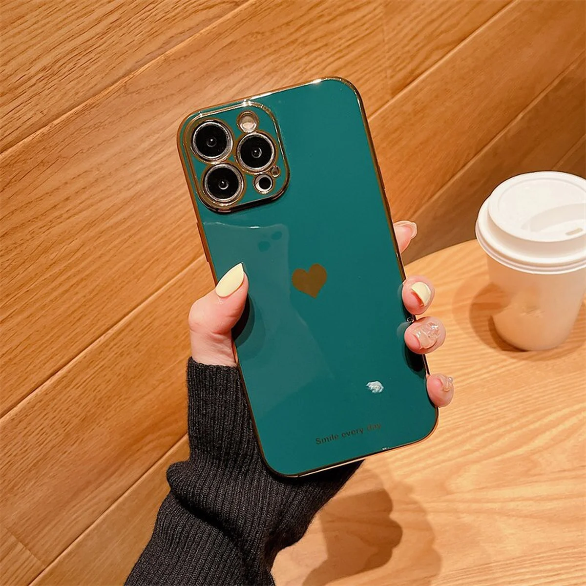Силиконовый чехол "Aesthetic Love" для iPhone 15 Pro Зеленый