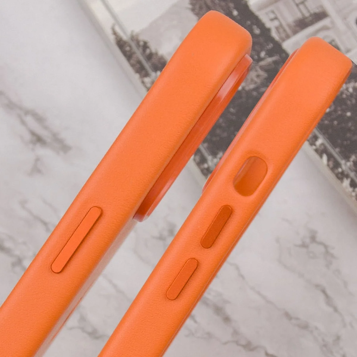 Кожаный чехол Leather Case (AAA) with MagSafe and Animation для Apple iPhone 14 (6.1") Orange