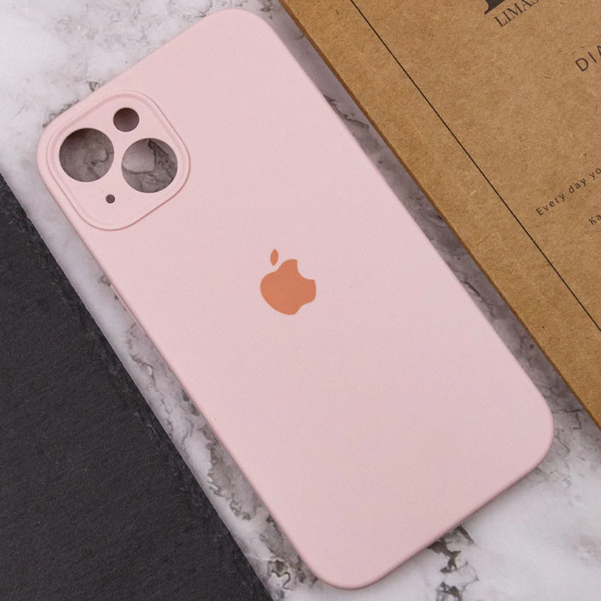Чехол Silicone Case Full Camera Protective (AA) для Apple iPhone 14 (6.1") Розовый / Chalk Pink