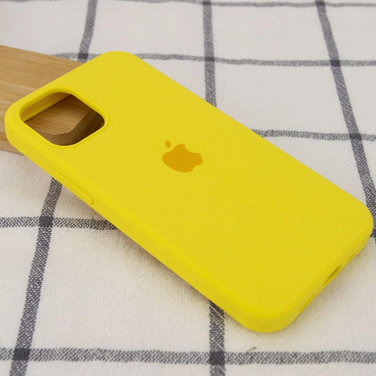 Чехол Silicone Case Full Protective (AA) для Apple iPhone 14 (6.1") Желтый / Neon Yellow