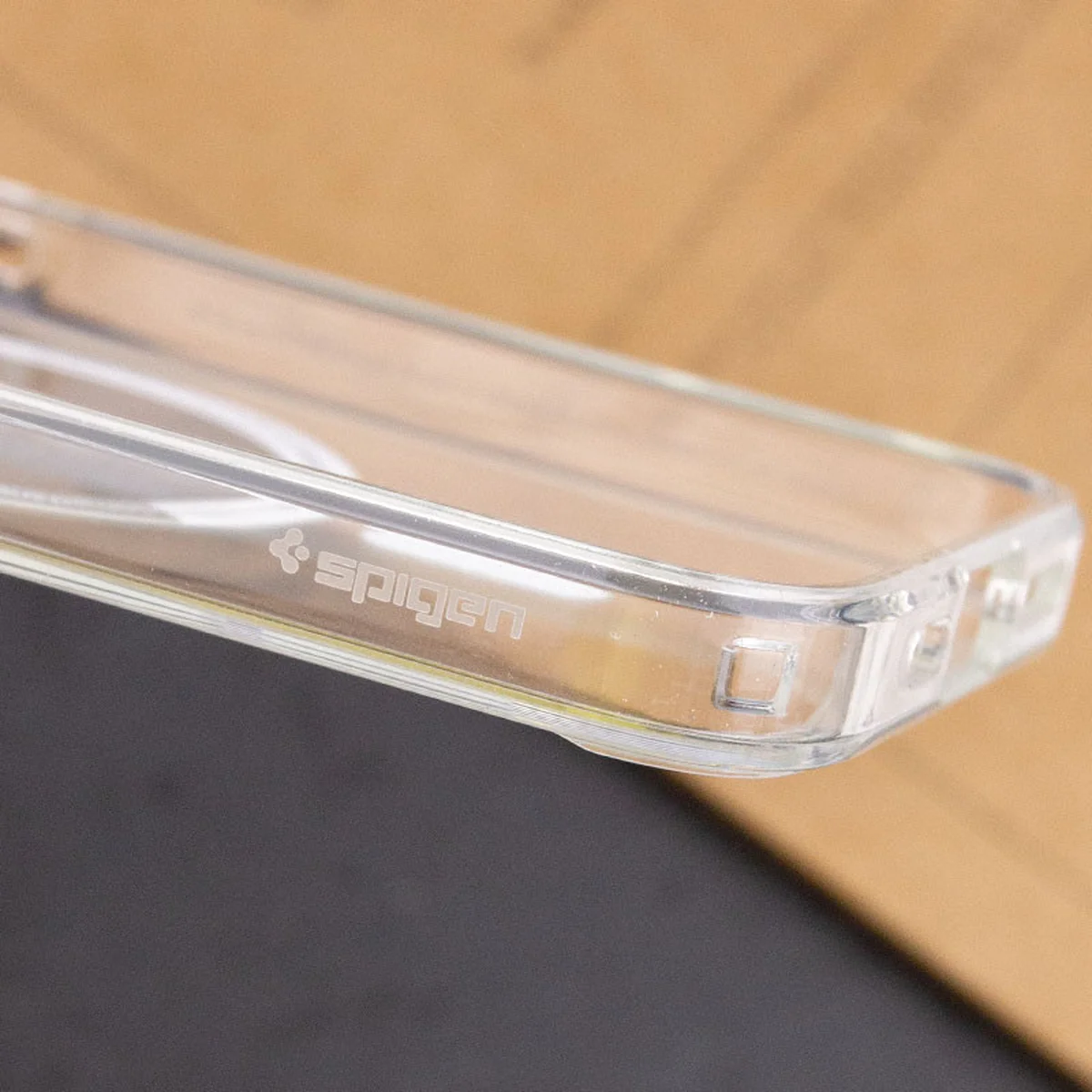 Чехол SGP Ultra Hybrid (MagFit) для Apple iPhone 15 Plus (6.7") Прозрачный