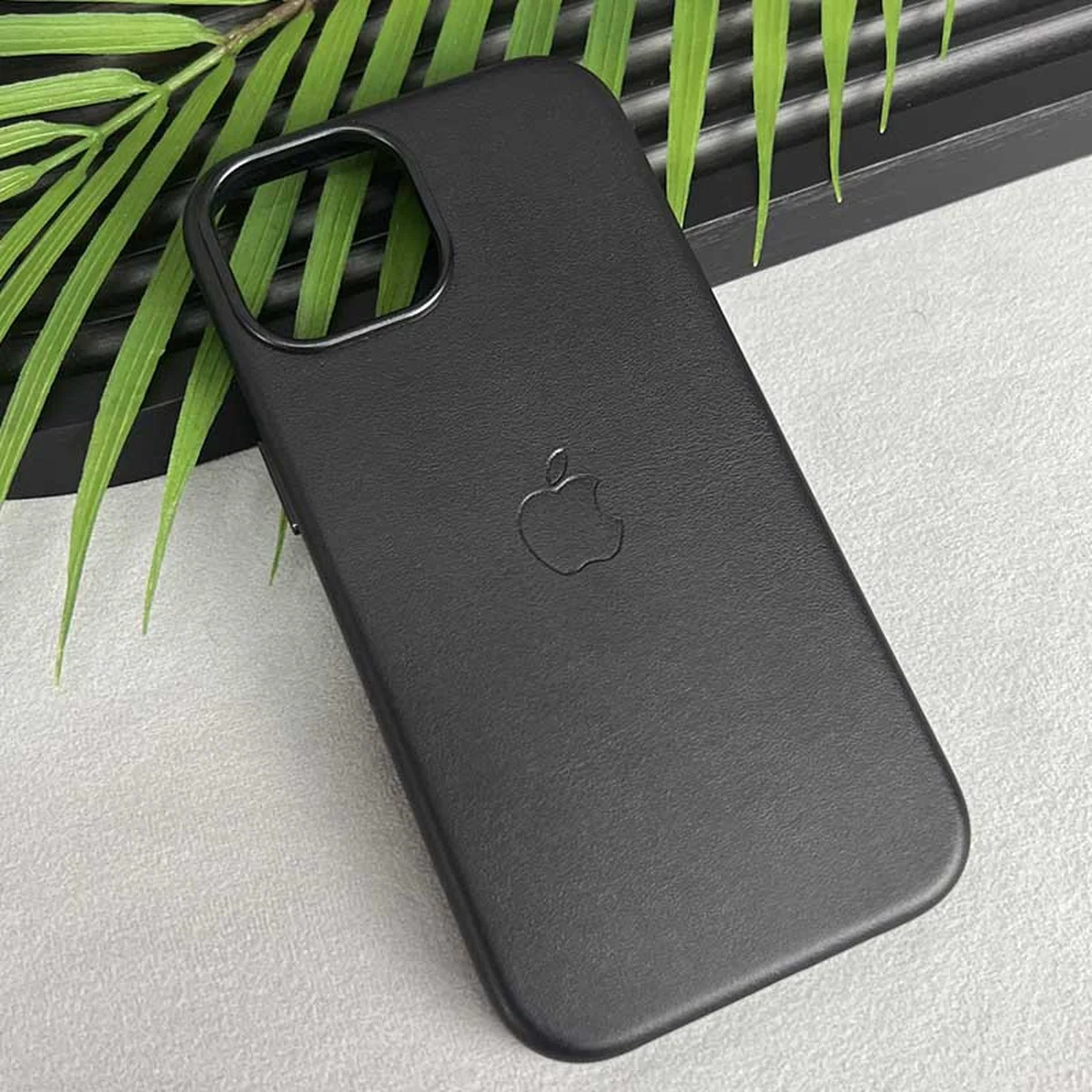 Кожаный чехол Leather Case (AAA) with MagSafe and Animation для Apple iPhone 15 Pro (6.1") Black