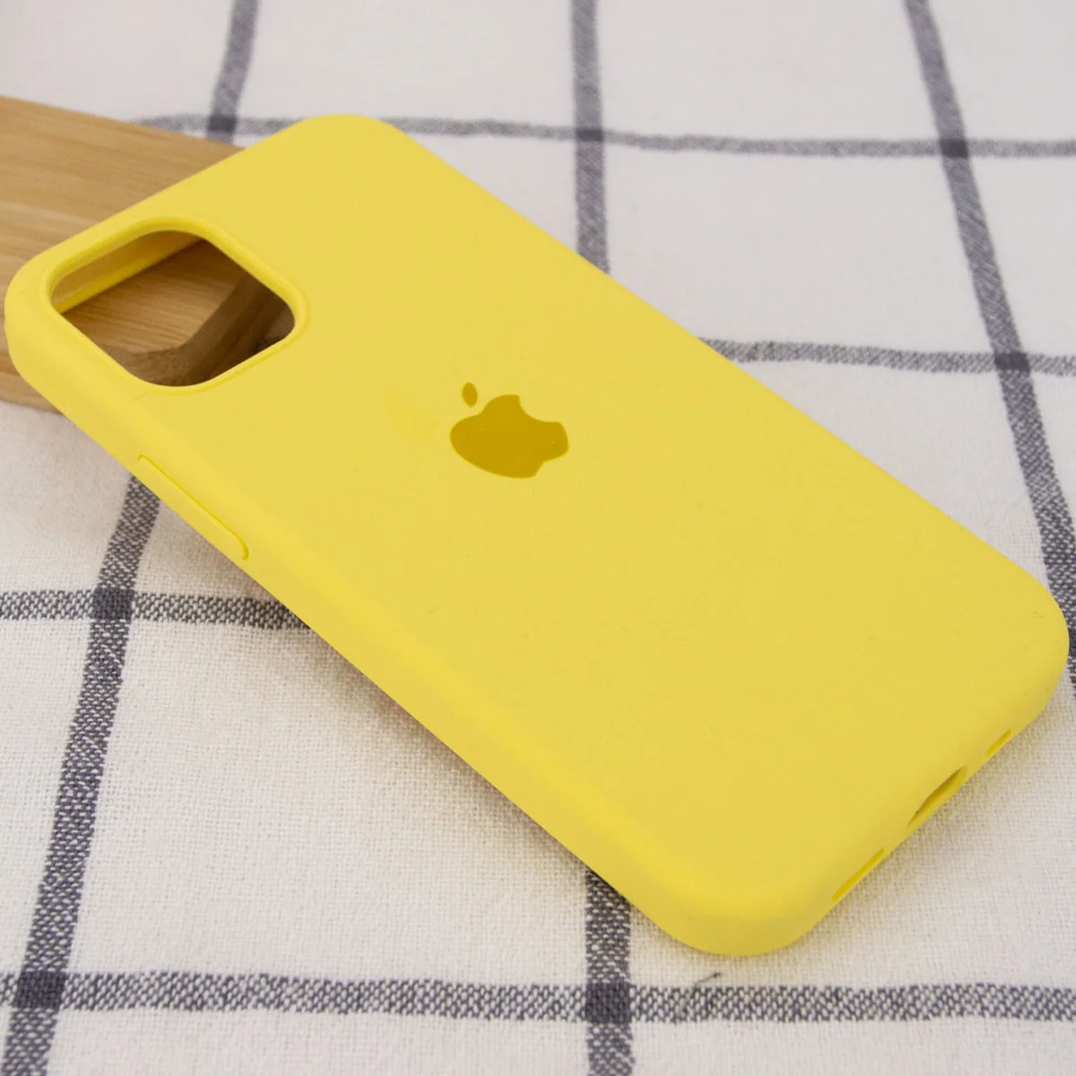 Чехол Silicone Case Full Protective (AA) для Apple iPhone 15 Pro (6.1") Желтый / Yellow