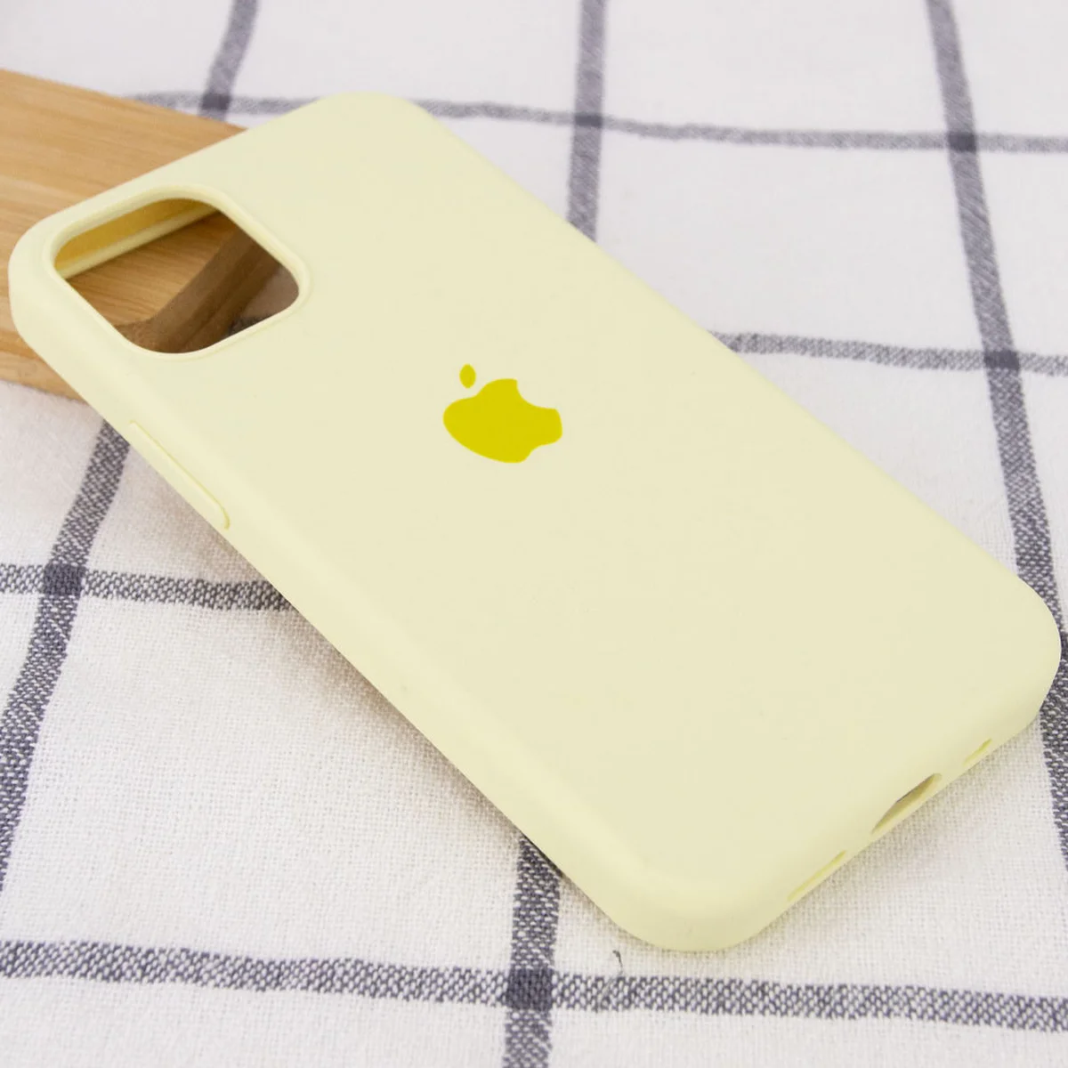 Чехол Silicone Case Full Protective (AA) для Apple iPhone 15 Pro (6.1") Желтый / Mellow Yellow