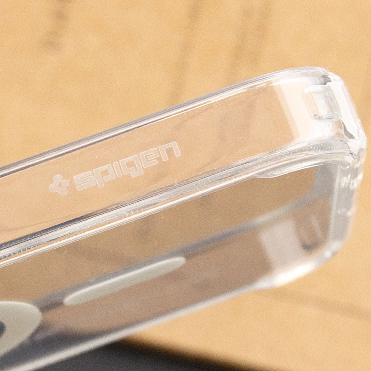 Чехол SGP Ultra Hybrid (MagFit) для Apple iPhone 15 Pro (6.1") Прозрачный