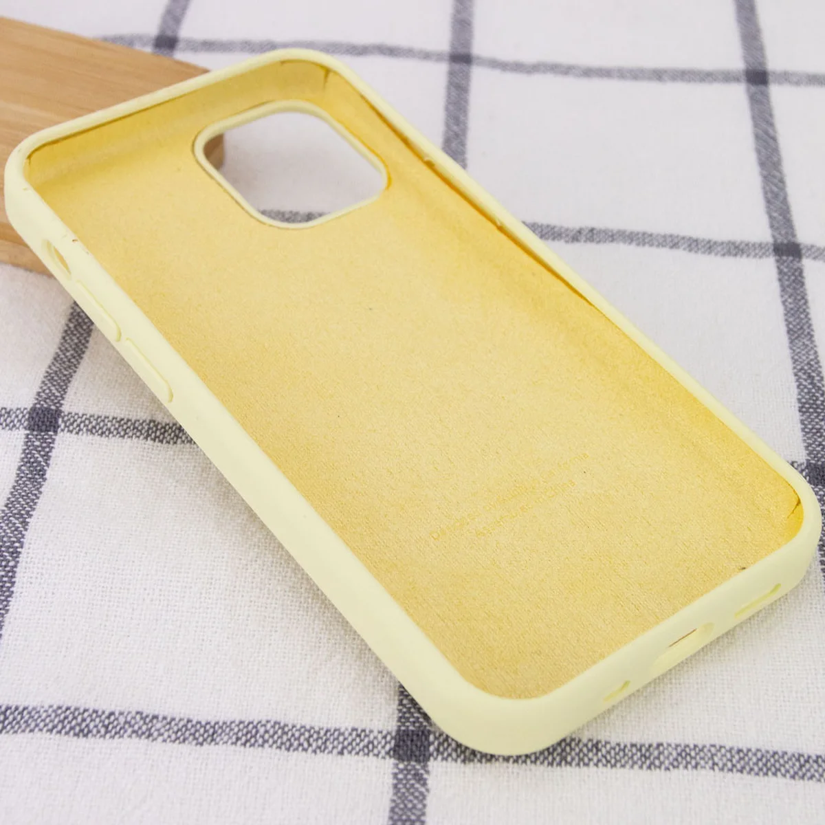Чехол Silicone Case Full Protective (AA) для Apple iPhone 15 (6.1") Желтый / Mellow Yellow