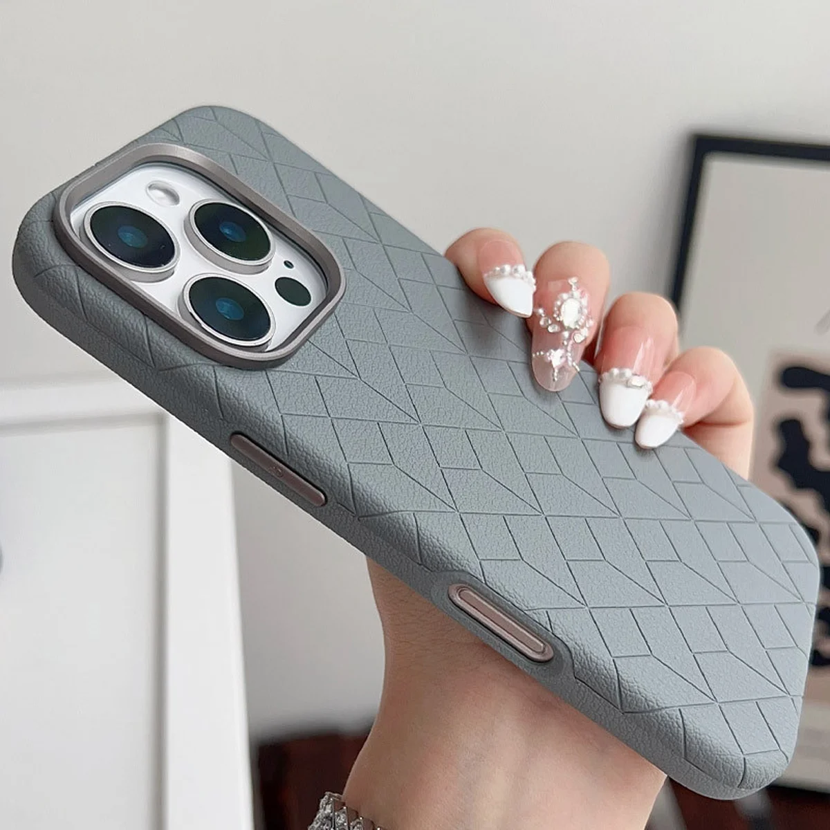 Шкіряний чохол Carved with MagSafe для Apple iPhone 16 Pro Max (6.9") Grey