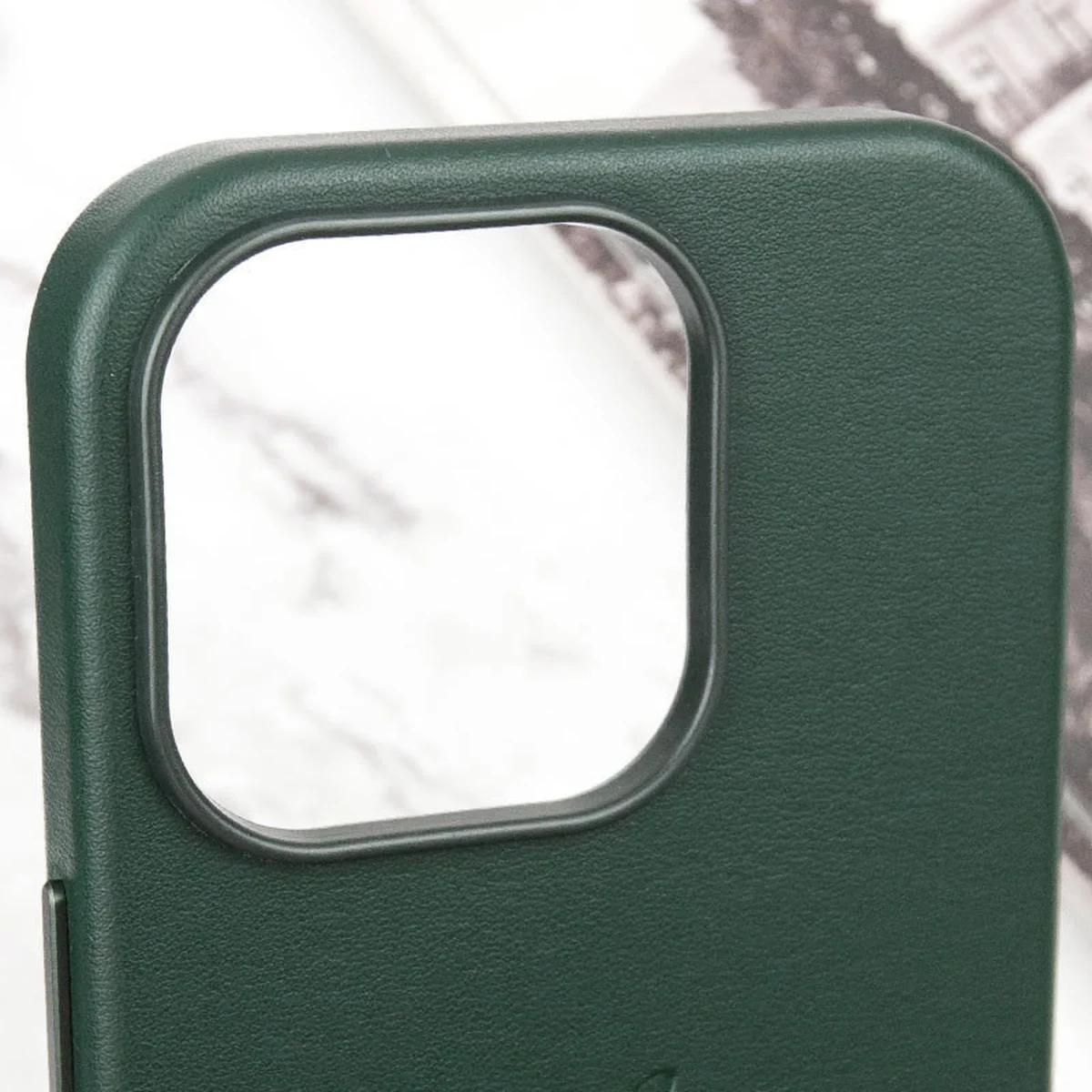 Кожаный чехол Leather Case (AAA) with MagSafe and Animation для Apple iPhone 16 Pro Max (6.9") Green