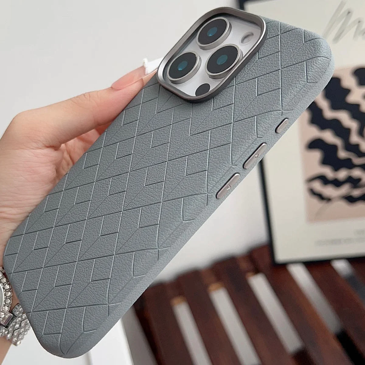 Кожаный чехол Carved with MagSafe для Apple iPhone 16 Pro Max (6.9") Grey