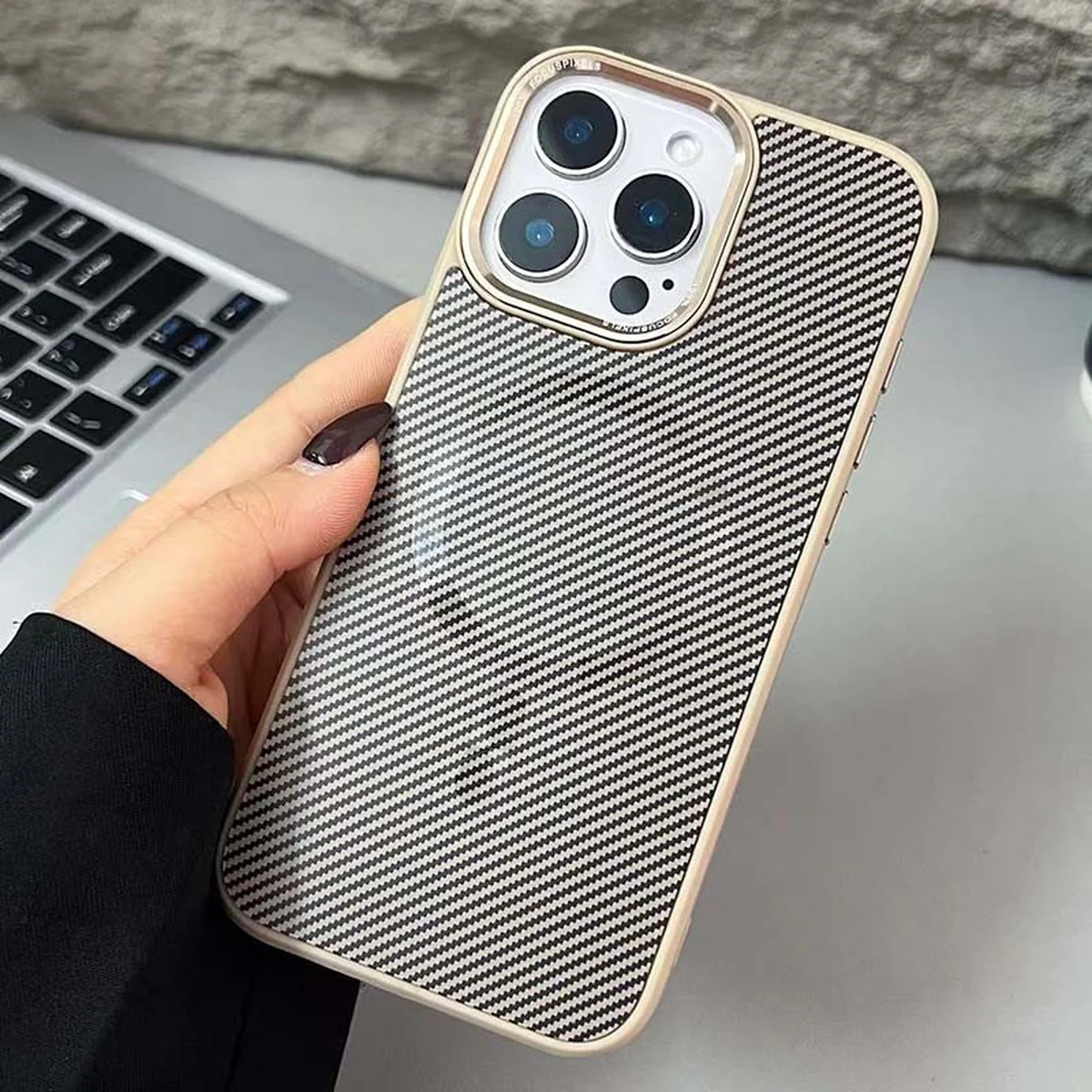 Чехол TPU+PC Carbon Mirage with MagSafe для Apple iPhone 16 Pro (6.3") Antique White