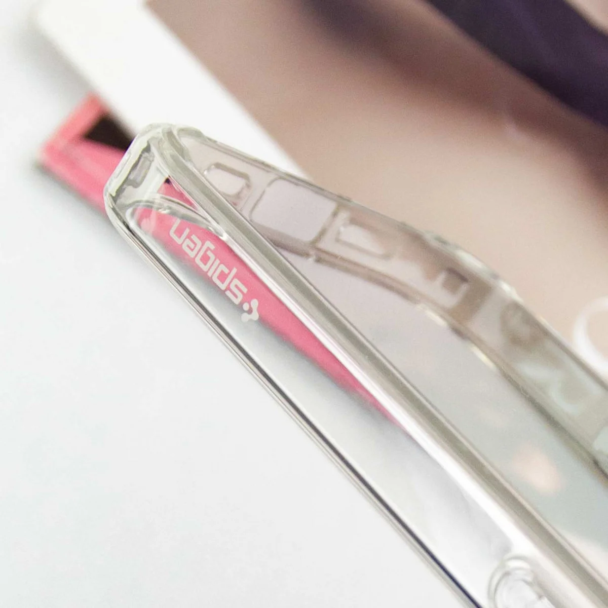 Чехол SGP Ultra Hybrid для Apple iPhone 16 Pro (6.3") Прозрачный