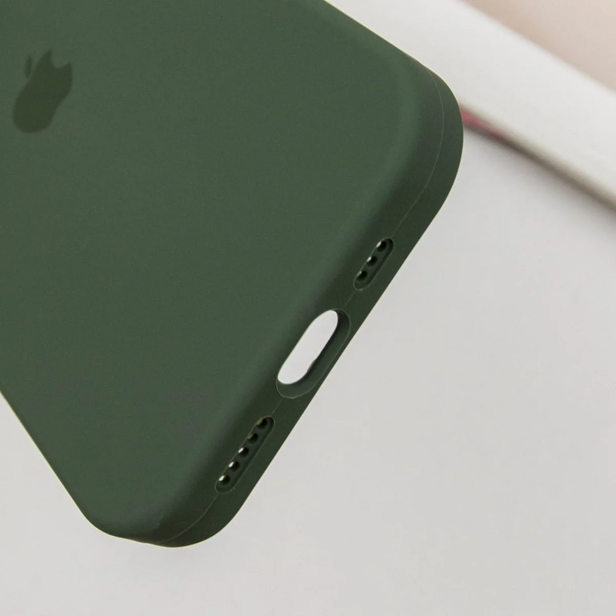 Чохол Silicone Case Full Protective (AA) для Apple iPhone 16 Pro (6.3") Зелений / Cyprus Green