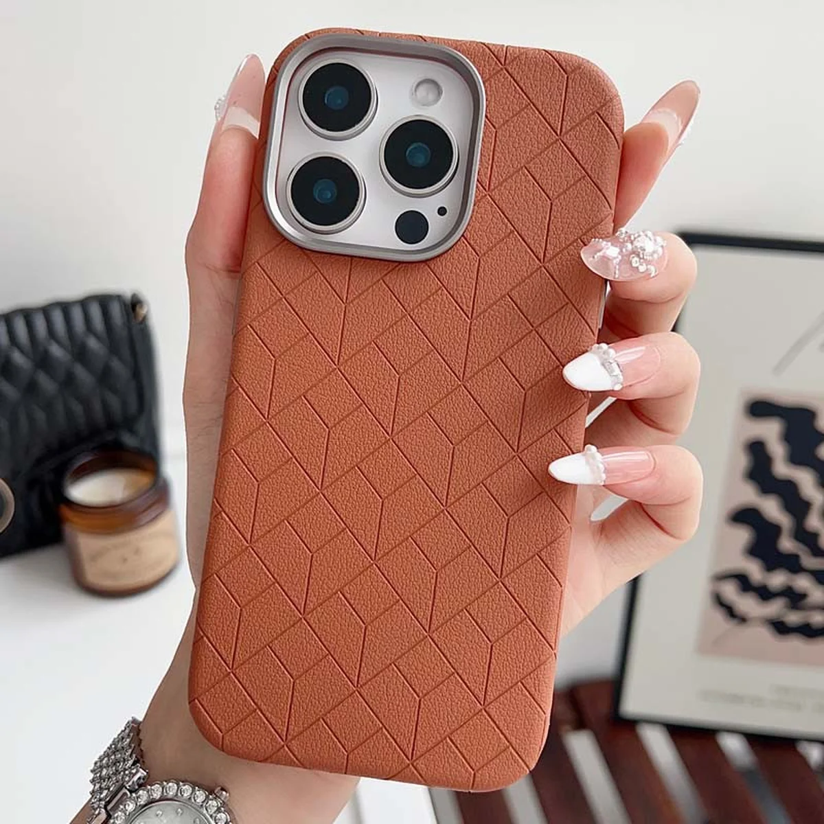 Кожаный чехол Carved with MagSafe для Apple iPhone 16 Pro (6.3") Orange