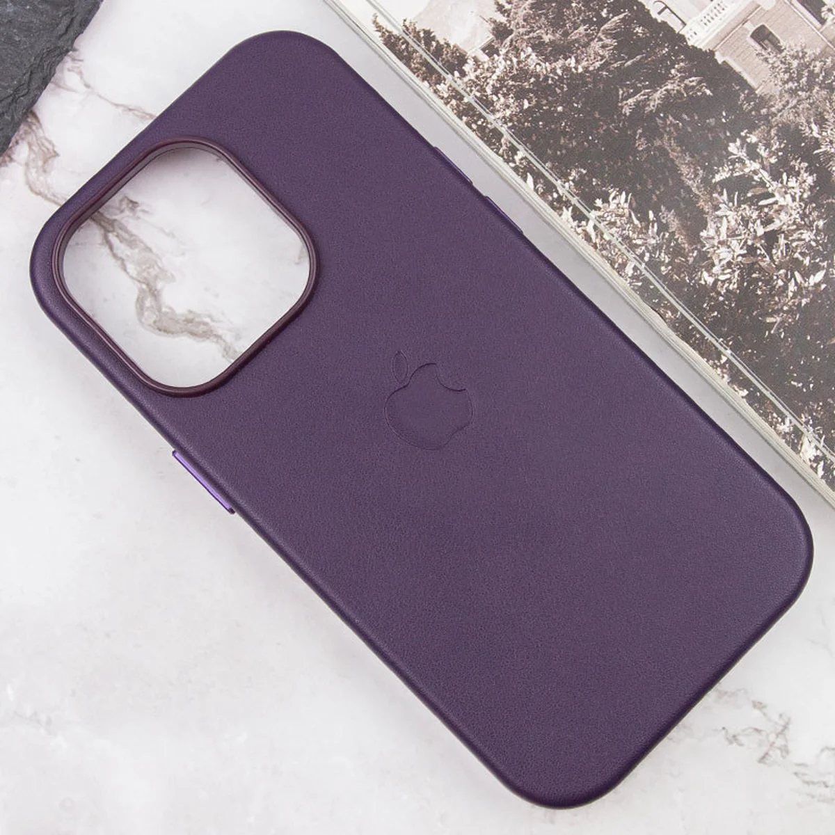 Кожаный чехол Leather Case (AAA) with MagSafe and Animation для Apple iPhone 16 Pro (6.3") Dark Purple