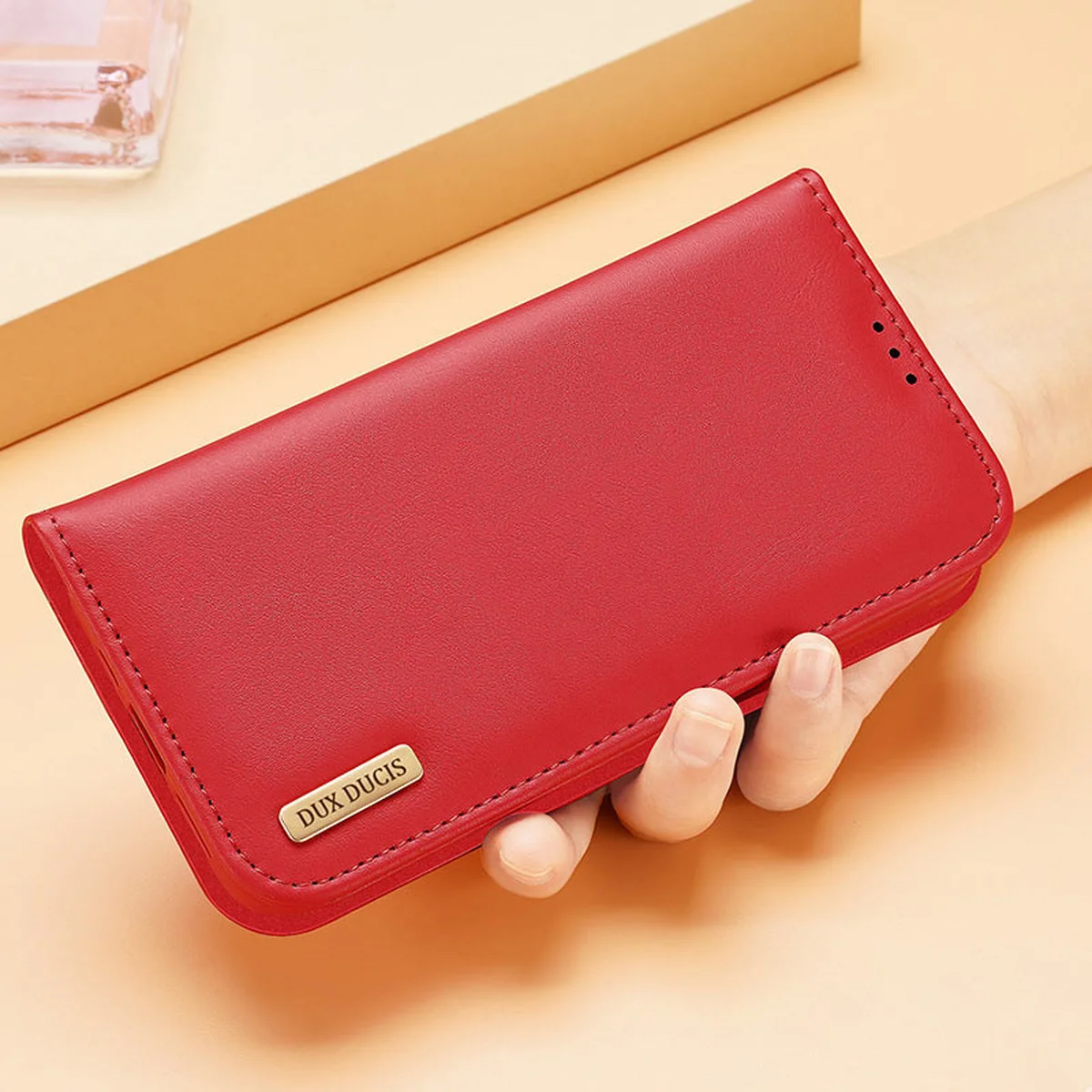 Чехол-книжка Dux Ducis Hivo для Apple iPhone 16 Pro (6.3") Red