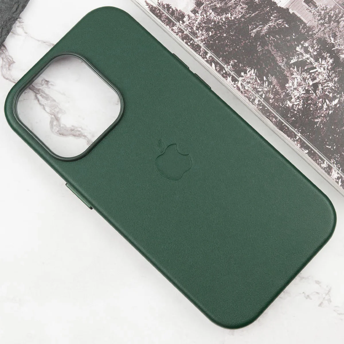 Кожаный чехол Leather Case (AAA) with MagSafe and Animation для Apple iPhone 16 Pro (6.3") Green