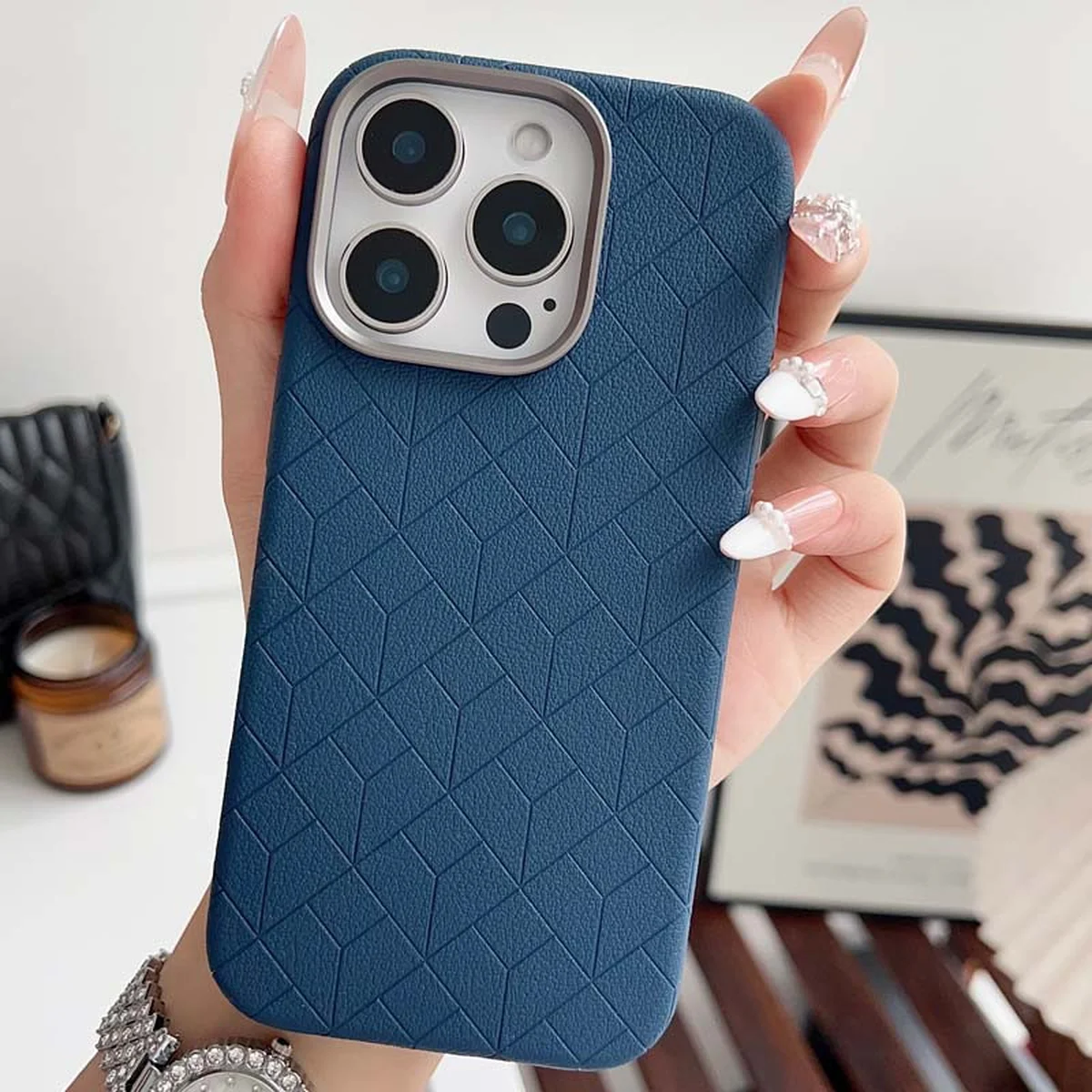 Шкіряний чохол Carved with MagSafe для Apple iPhone 16 Pro (6.3") Blue