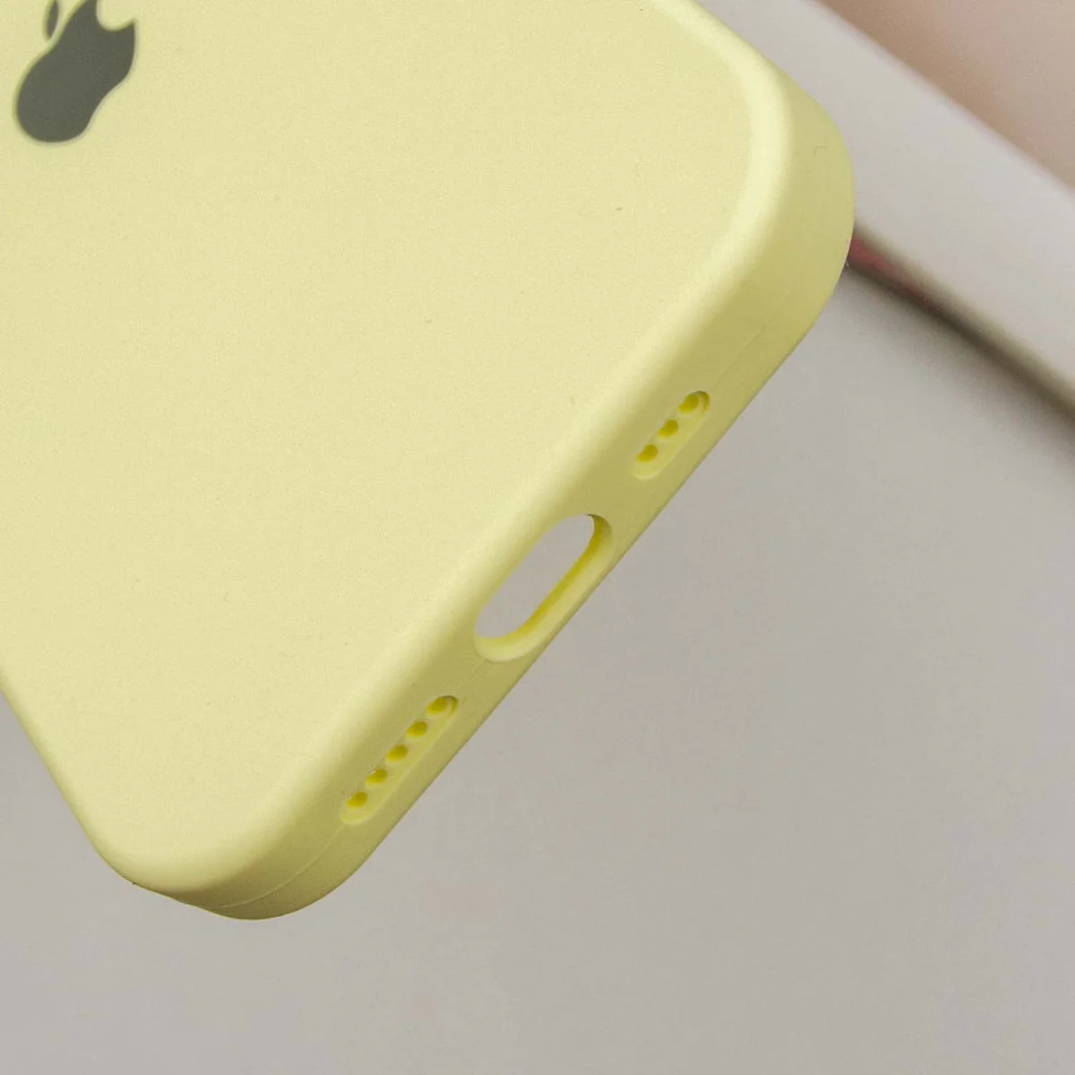 Чехол Silicone Case Full Protective (AA) для Apple iPhone 16 (6.1") Желтый / Mellow Yellow