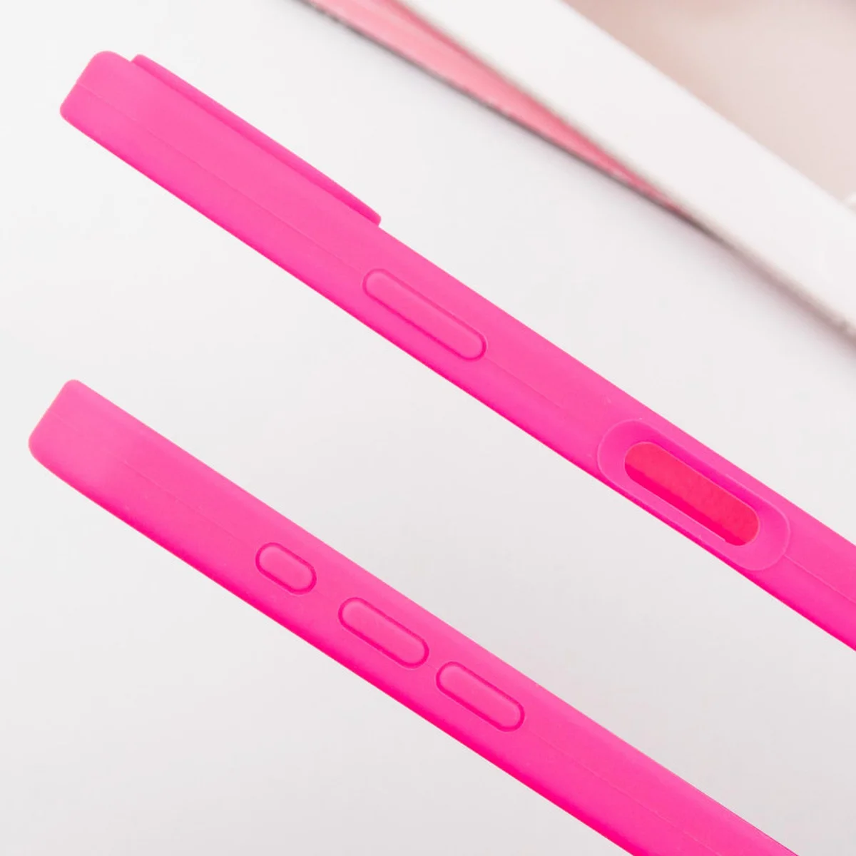 Чехол Silicone Case Full Protective (AA) для Apple iPhone 16 (6.1") Розовый / Barbie pink