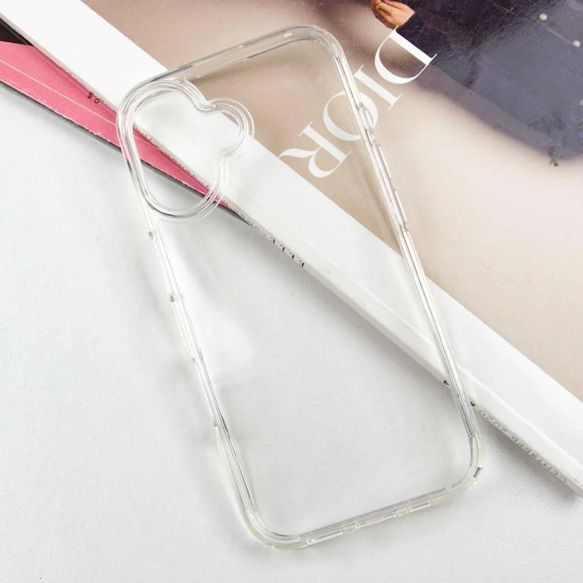 Чехол SGP Ultra Hybrid для Apple iPhone 17 (6.3") Прозрачный