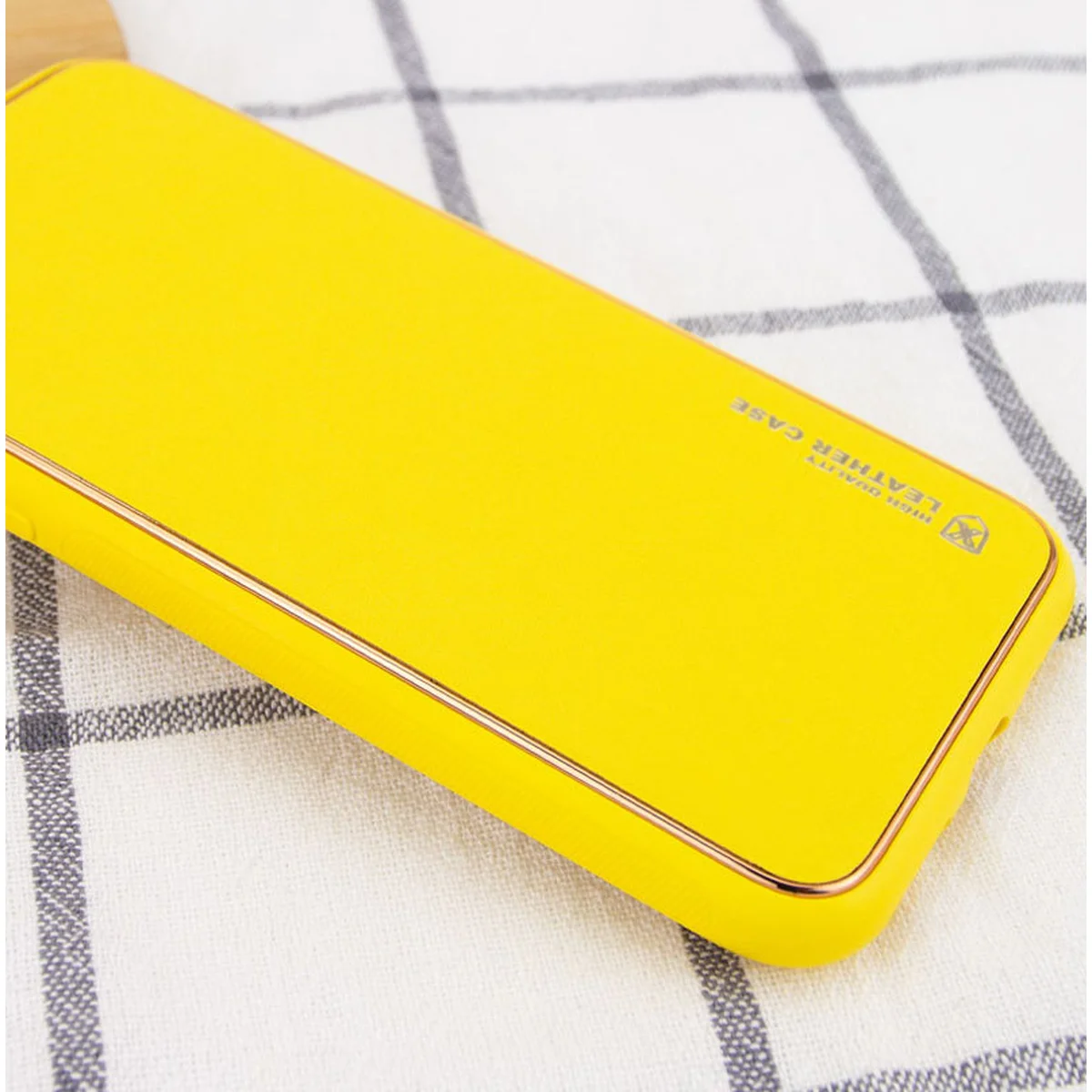 Шкіряний чохол Xshield для Apple iPhone 7/8 / SE (2020) (4.7 ") Жовтий / Yellow