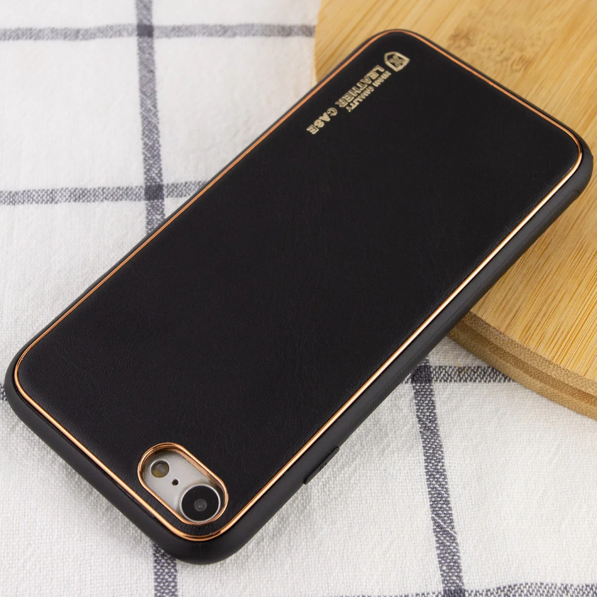 Кожаный чехол Xshield для Apple iPhone 7 / 8 / SE (2020) (4.7") Черный / Black