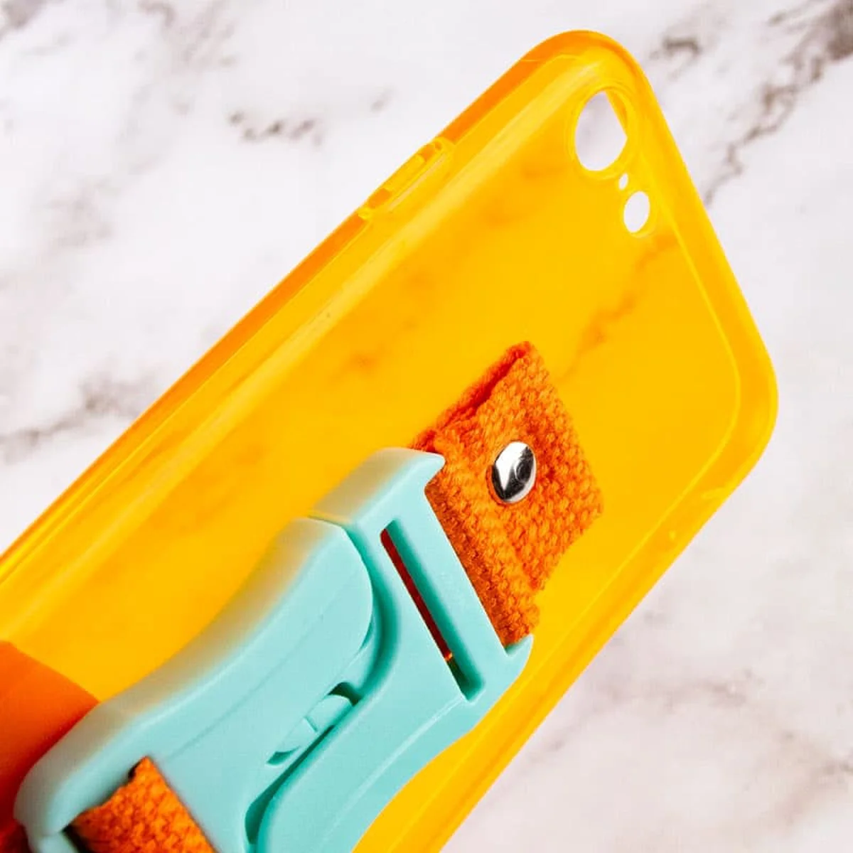 Чехол Handfree с цветным ремешком для Apple iPhone 7 / 8 / SE (2020) (4.7") Оранжевый