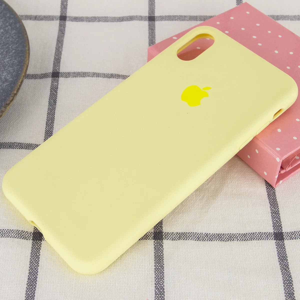 Чехол Silicone case (A) (с закрытым низом) для Apple iPhone XS Max (6.5") Желтый / Mellow Yellow