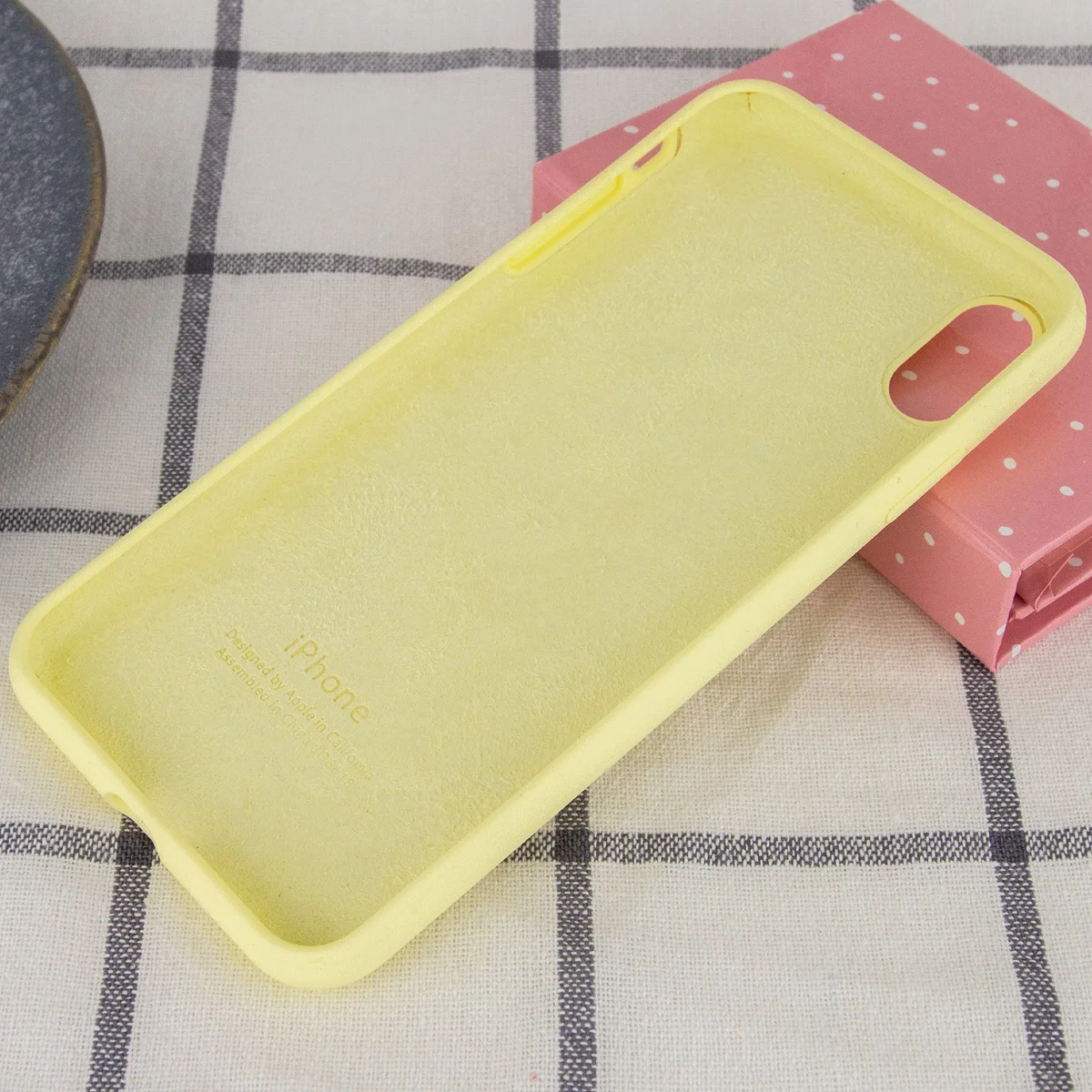 Чехол Silicone case (A) (с закрытым низом) для Apple iPhone XS Max (6.5") Желтый / Mellow Yellow