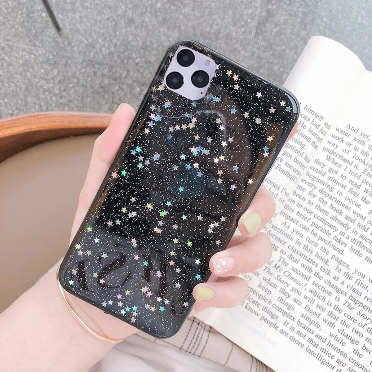 Силиконовый чехол черный "Moskado" звездочки для iPhone 12 Pro / 12