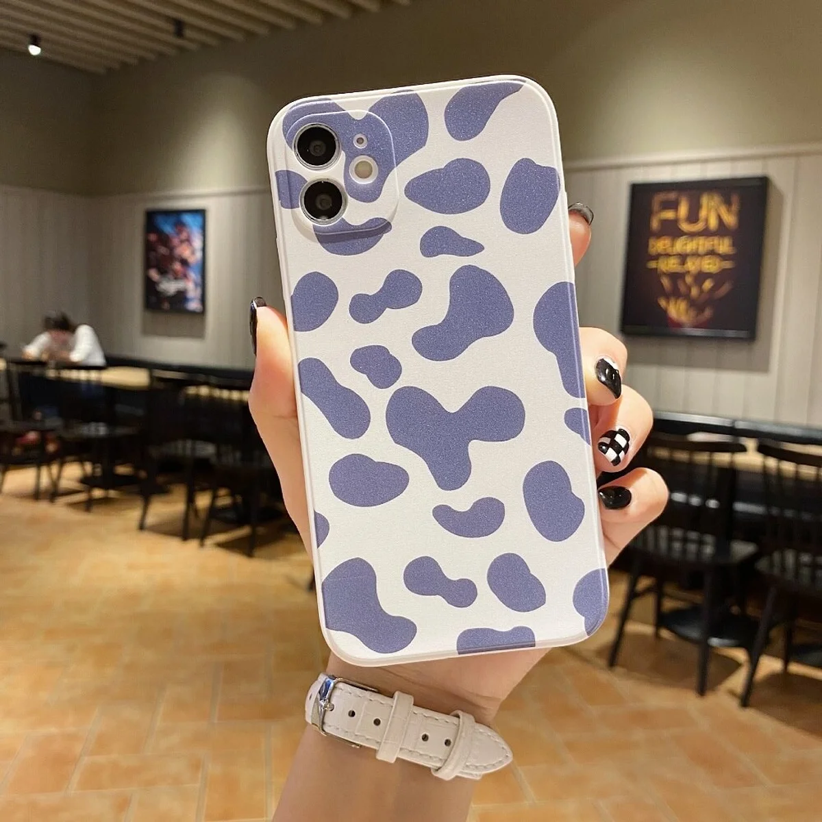 Силиконовый чехол "Leo" фиолетовый для iPhone 12