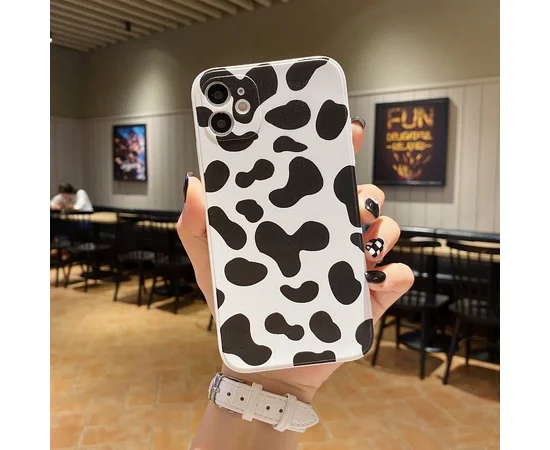 Силиконовый чехол "Leo" черный для iPhone 12