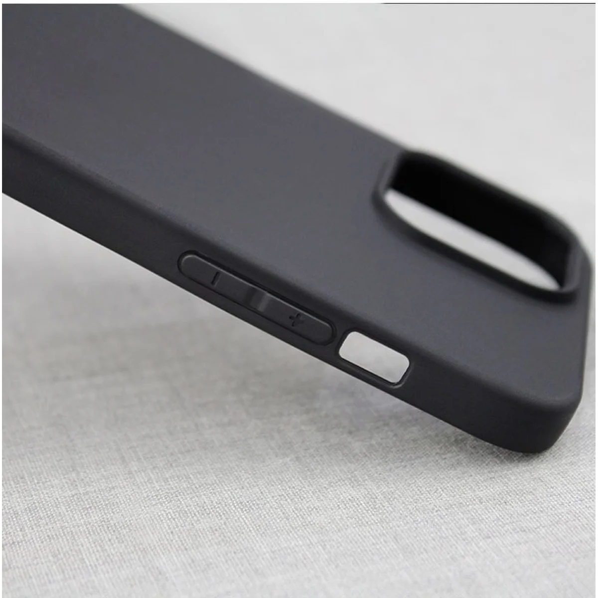 Чехол "Matt" силиконовый для iPhone 13 Pro черный