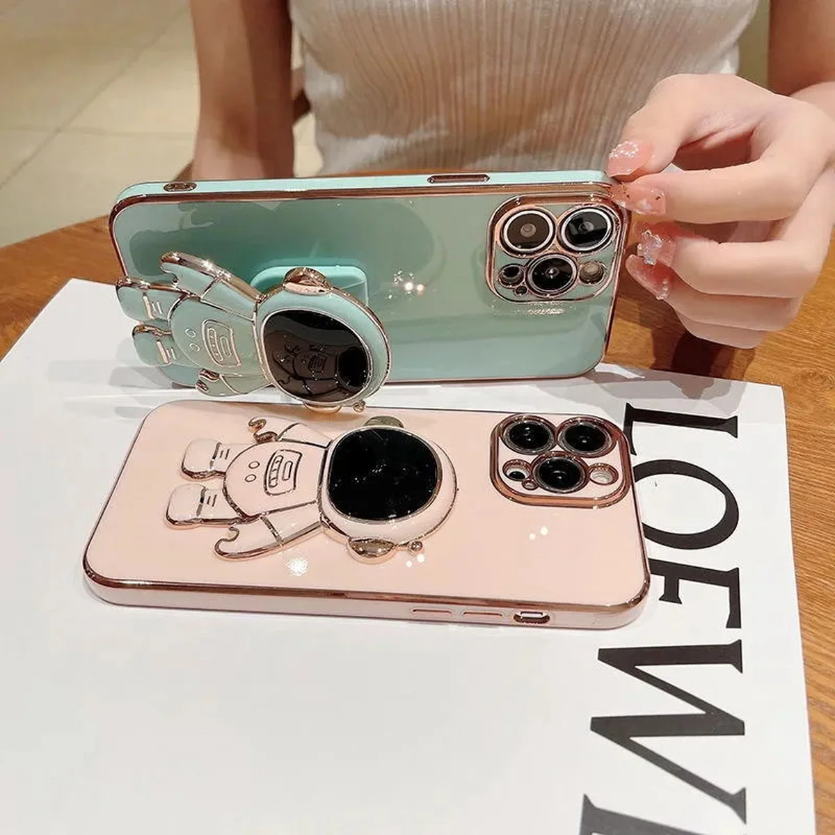 Силиконовый чехол "Космонавт" с подставкой для Apple iPhone 14 Pro Max Мятный