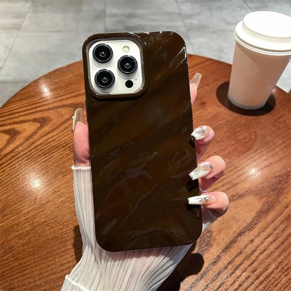 Силиконовый чехол "Silk Wavy" для iPhone 14 Pro Темно-коричневый