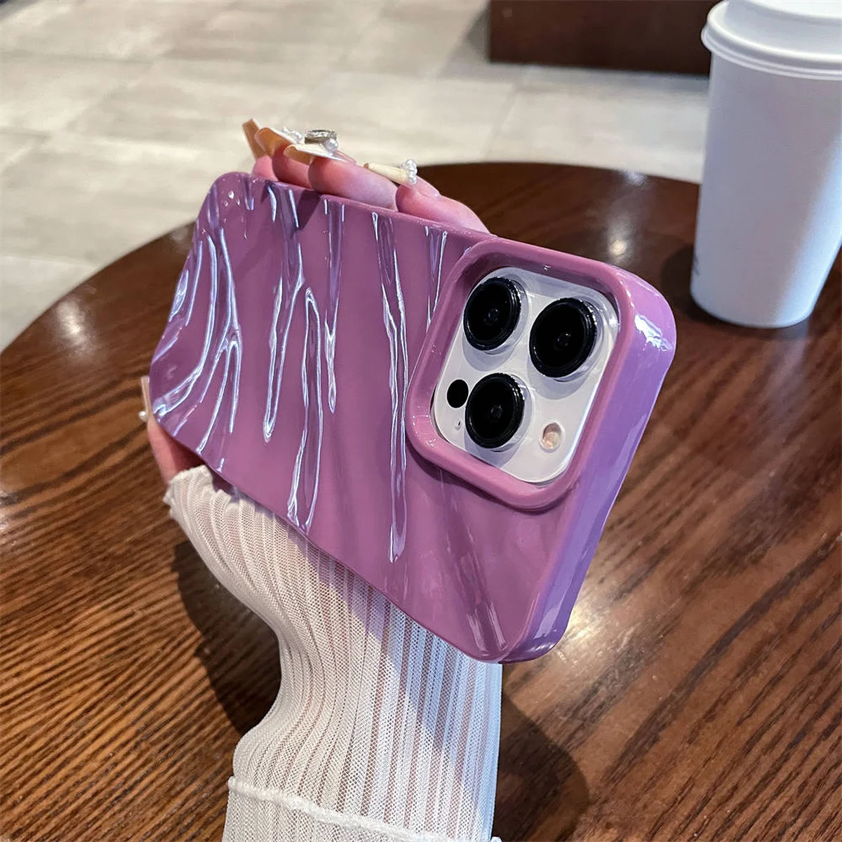 Силиконовый чехол "Silk Wavy" для iPhone 14 Pro Фиолетовый