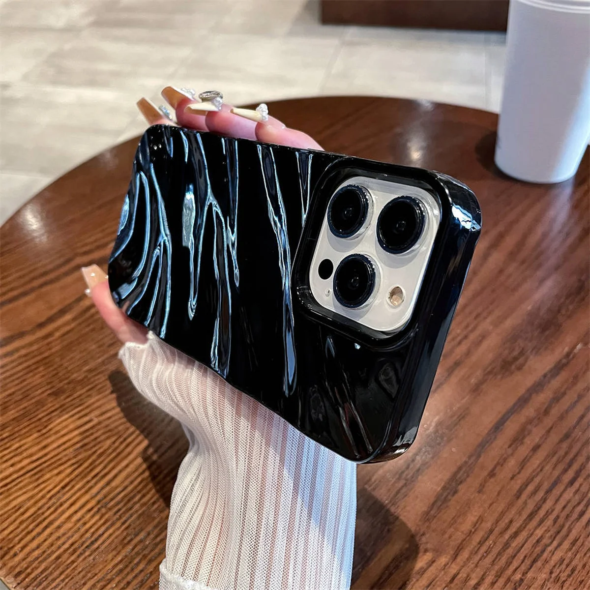 Силиконовый чехол "Silk Wavy" для iPhone 14 Pro Черный